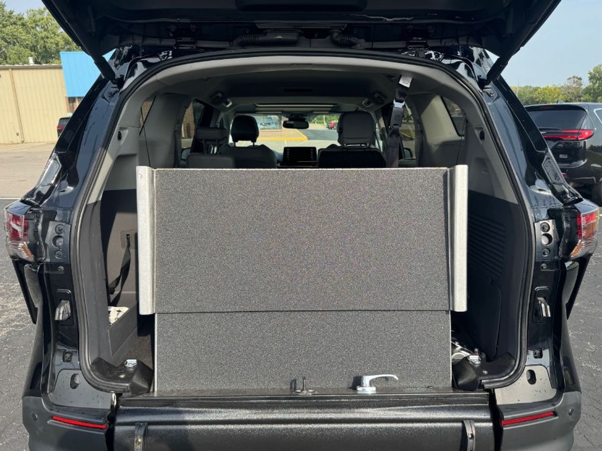 2024 TOYOTA SIENNA - Image 8