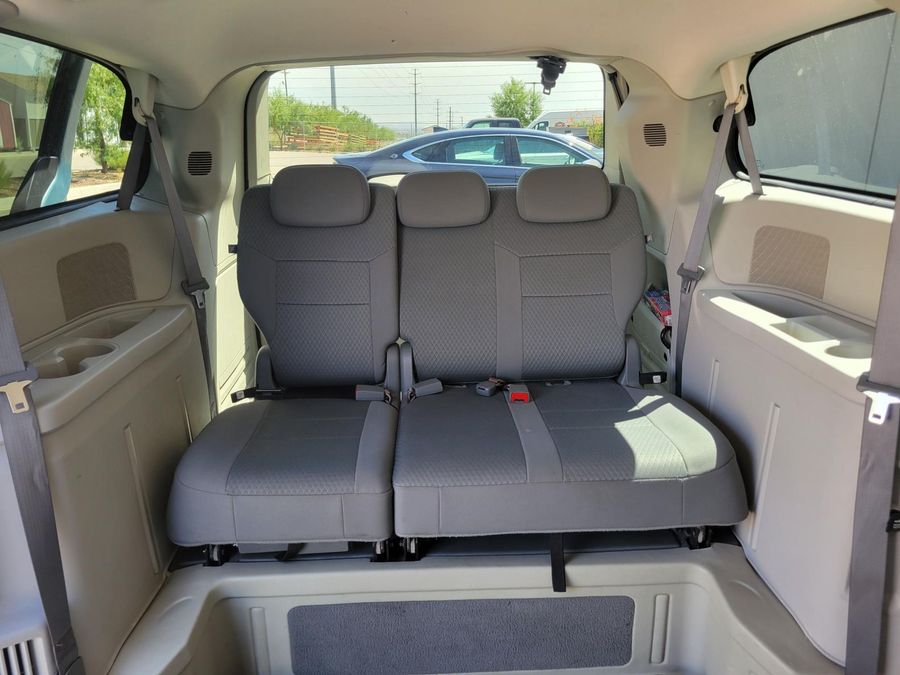 Used 2009 Chrysler Town and Country LX - BraunAbility Side Entry Entry Fold Out Automatic Ramp