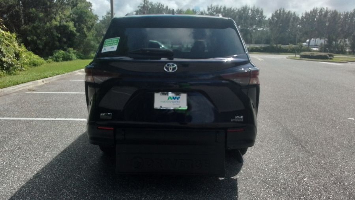 2024 TOYOTA SIENNA - Image 7