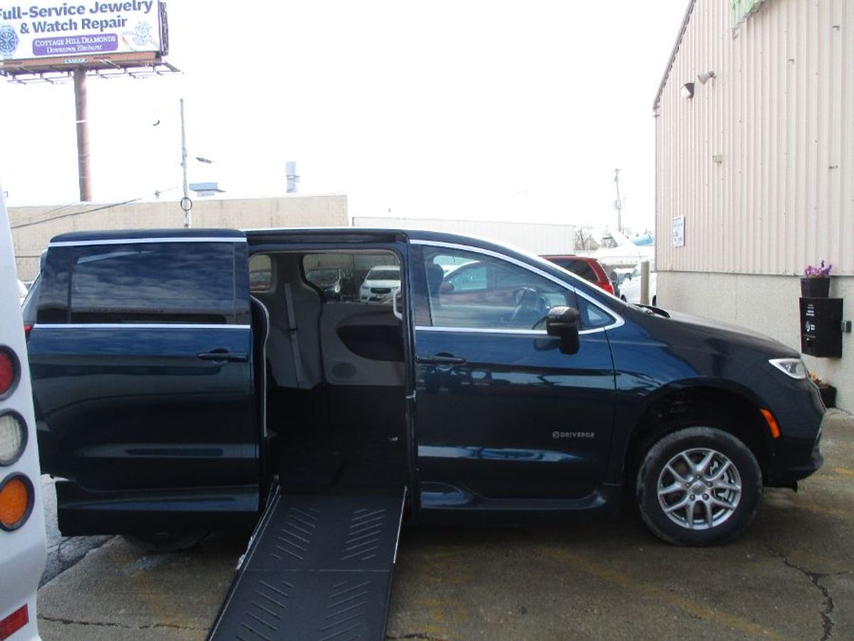 2024 CHRYSLER PACIFICA - Image 10