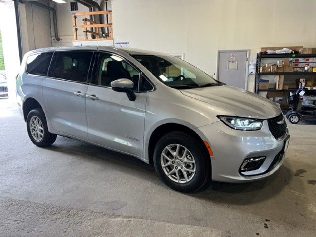 2023 CHRYSLER PACIFICA - Image 6