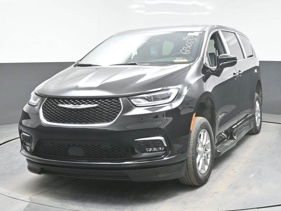 Black Chrysler Pacifica image number 1