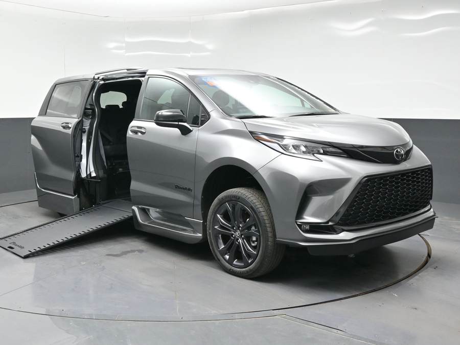 New 2026 Toyota Sienna Hybrid XSE Sport - BraunAbility Side Entry In Floor Automatic Ramp