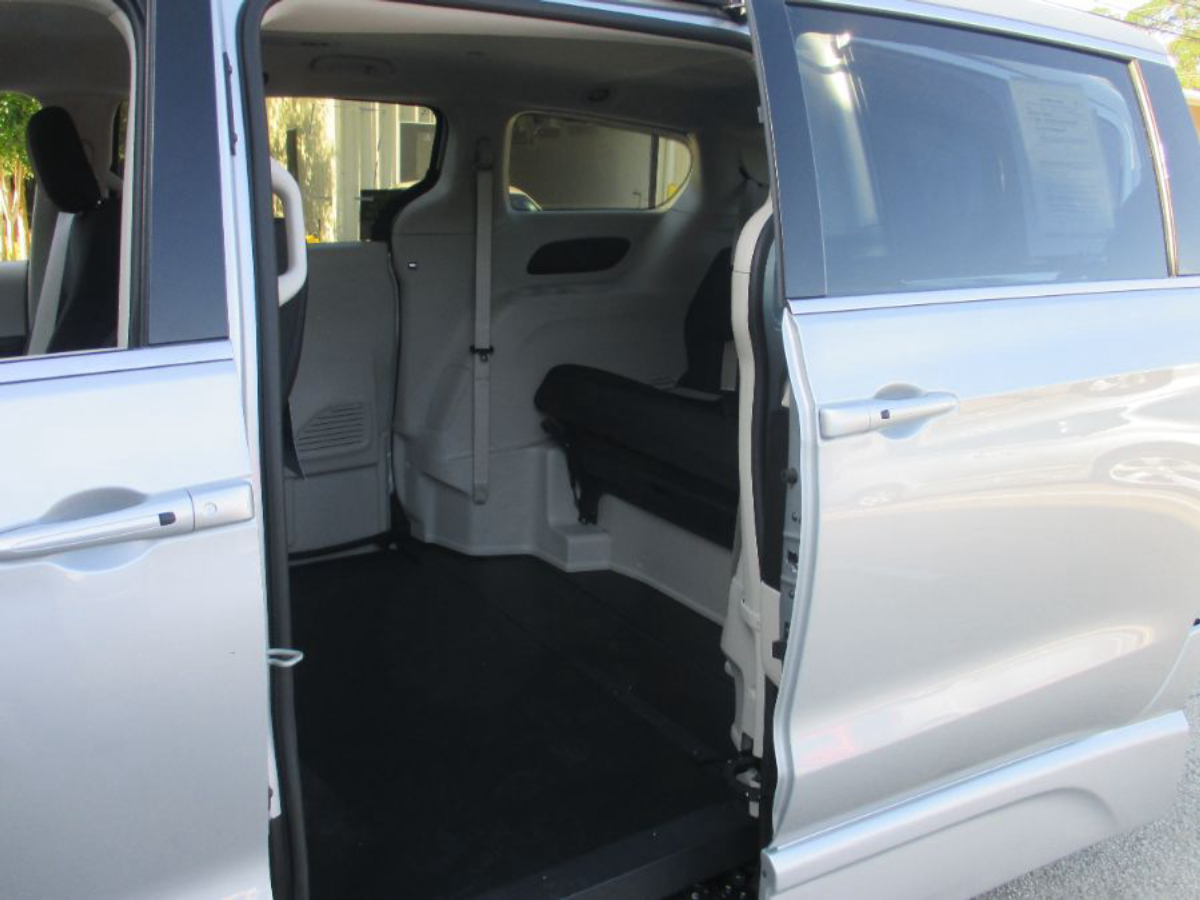 2023 CHRYSLER VOYAGER - Image 15