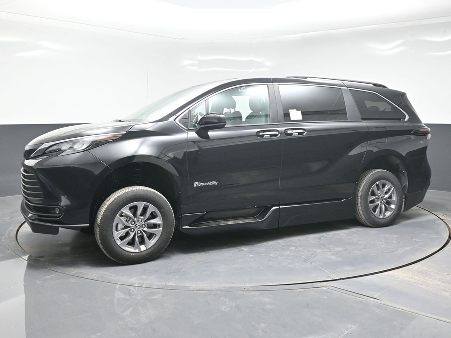 Black Toyota Sienna image number 2