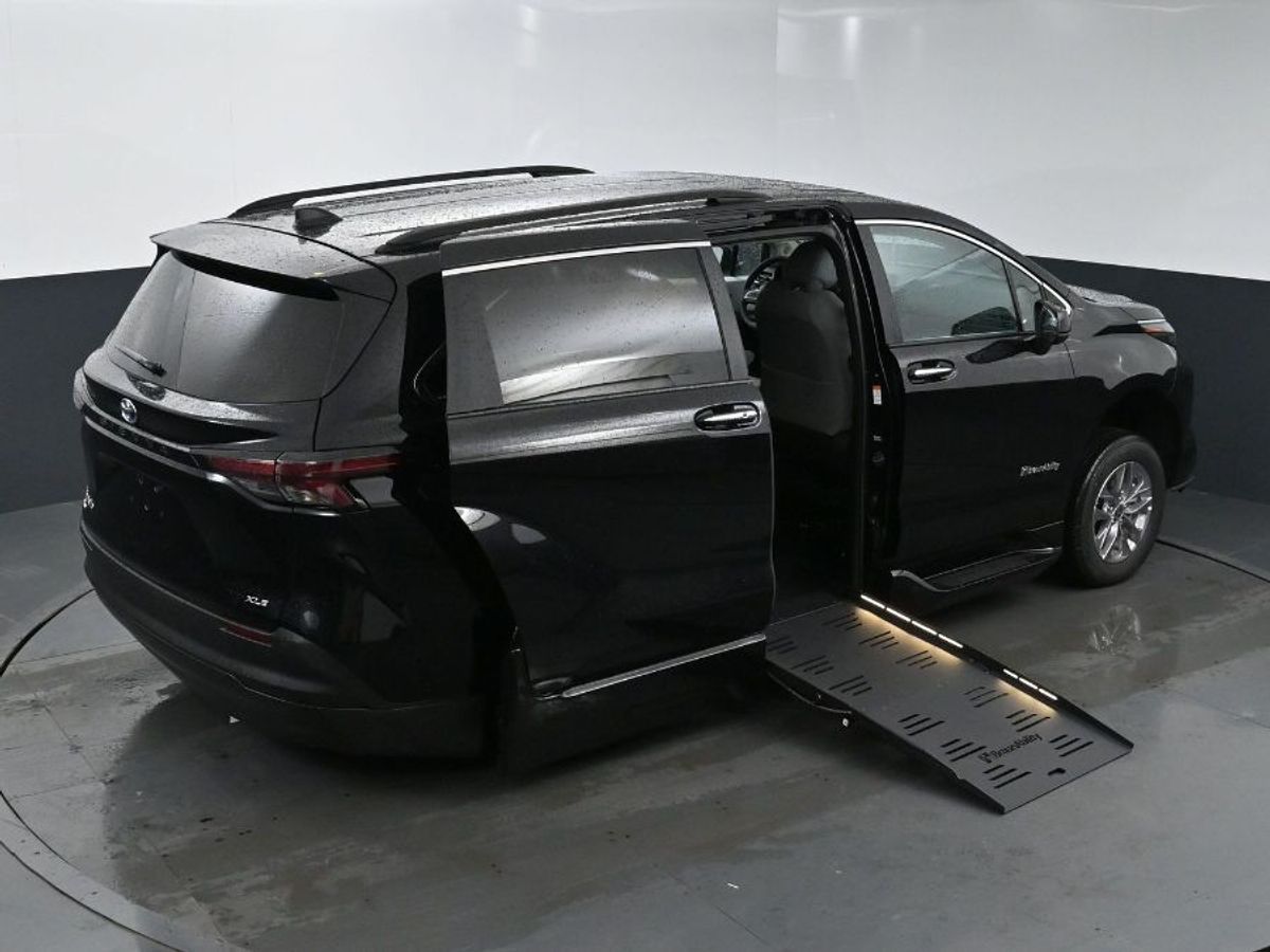 2025 TOYOTA SIENNA - Image 26