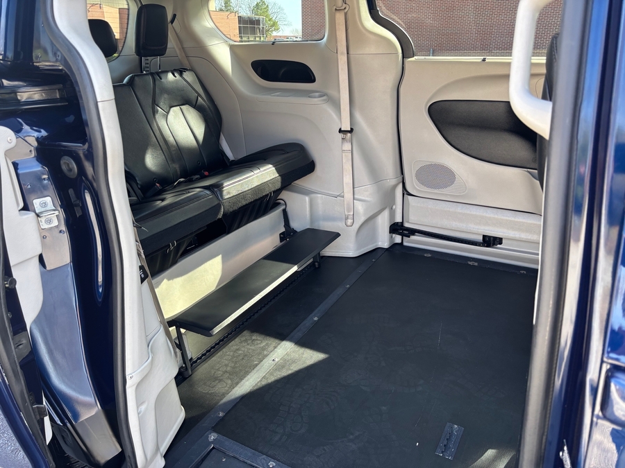 Used 2020 Chrysler Pacifica Touring L Plus - BraunAbility Side Entry Entry In Floor Automatic Ramp