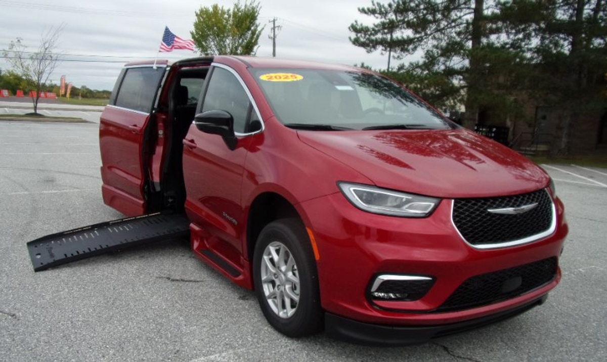 2025 CHRYSLER PACIFICA - Image 2