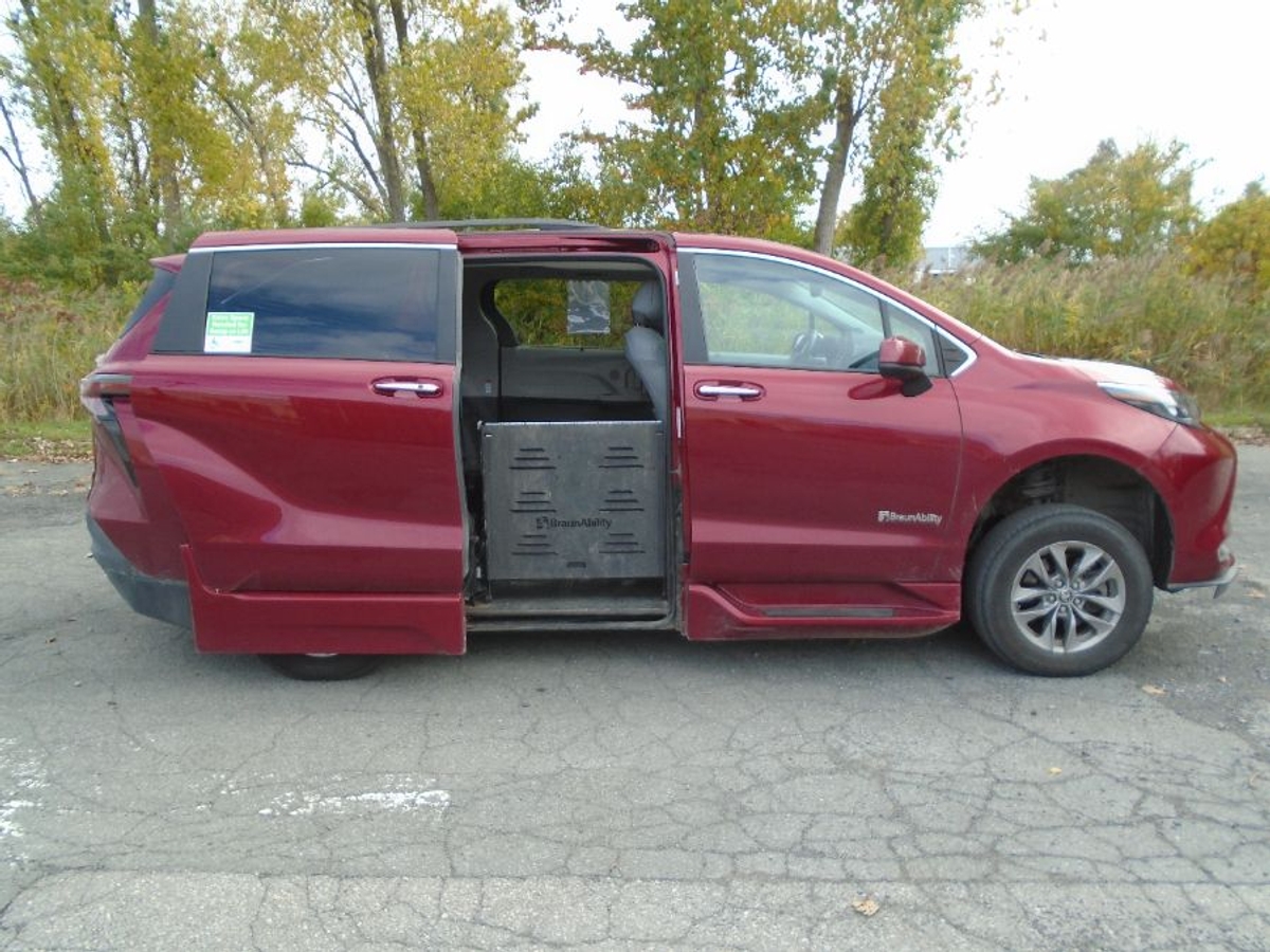 2024 TOYOTA SIENNA - Image 3