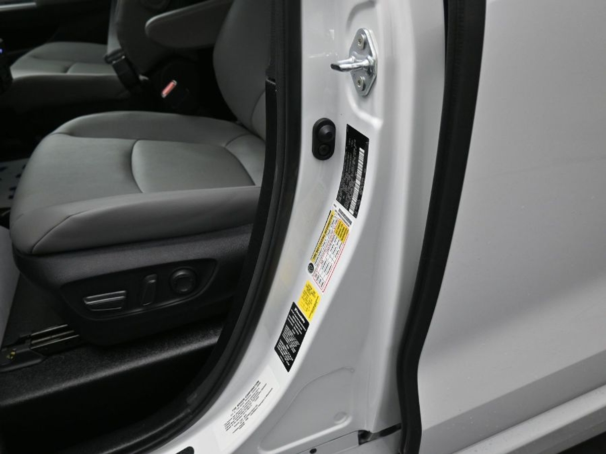 2025 TOYOTA SIENNA - Image 17