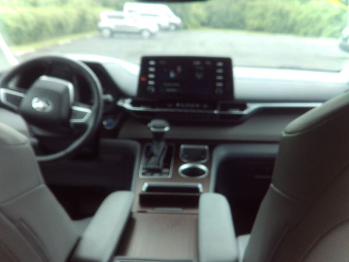2024 TOYOTA SIENNA - Image 13