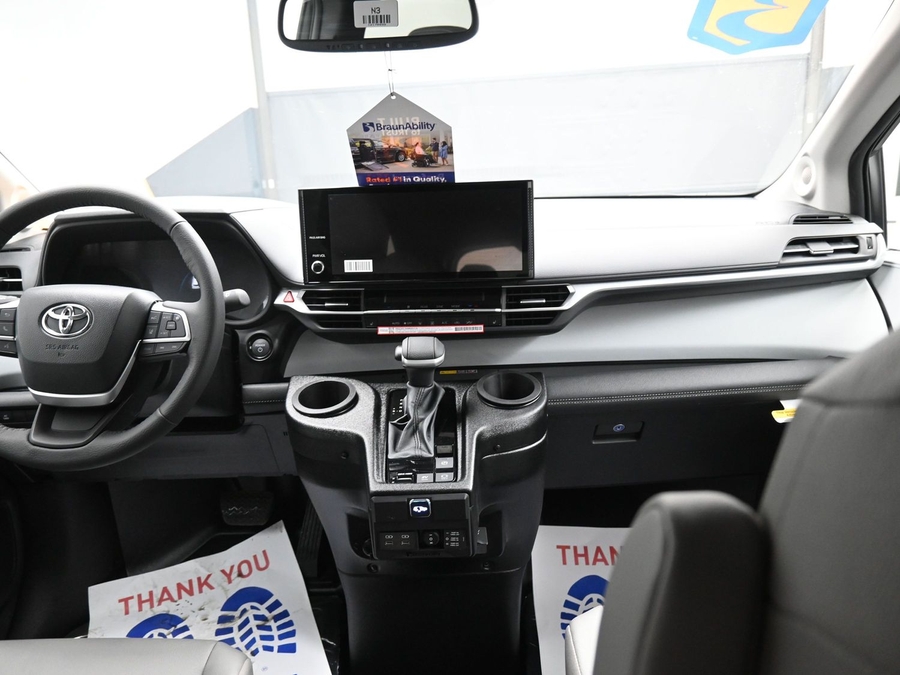 New 2026 Toyota Sienna Hybrid XLE Add - BraunAbility Side Entry Entry In Floor Automatic Ramp