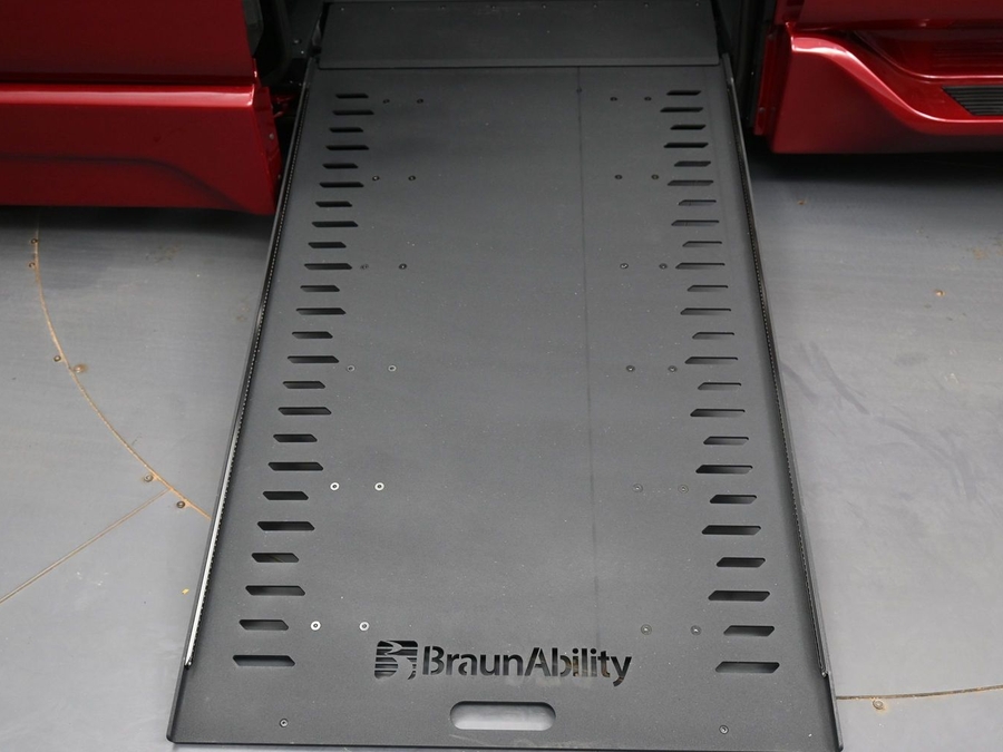 New 2026 Toyota Sienna Hybrid XLE Add - BraunAbility Side Entry Entry In Floor Automatic Ramp