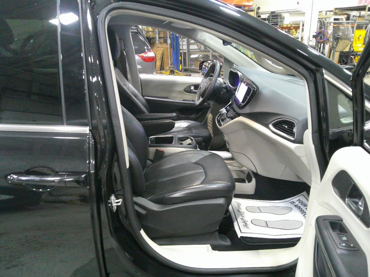 2022 CHRYSLER PACIFICA - Image 18