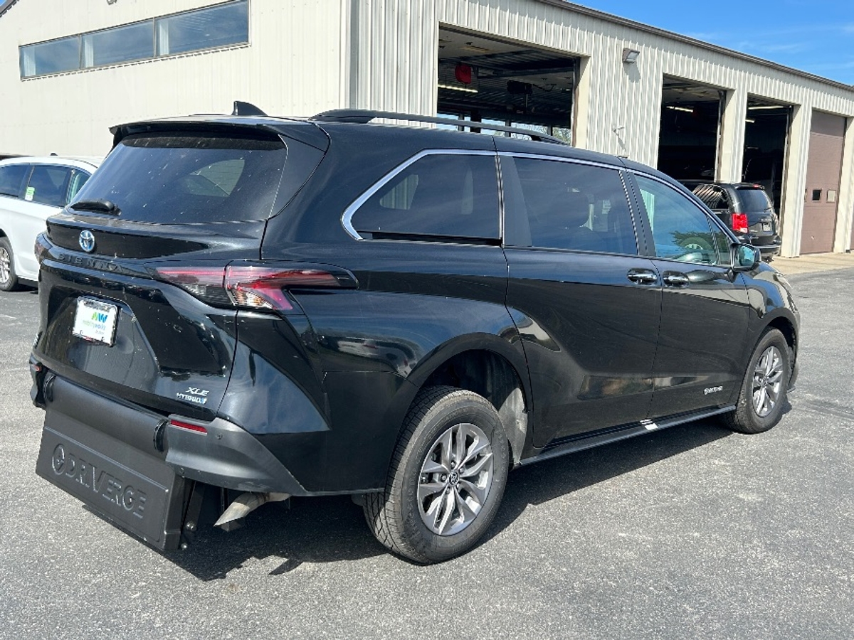 2023 TOYOTA SIENNA - Image 10