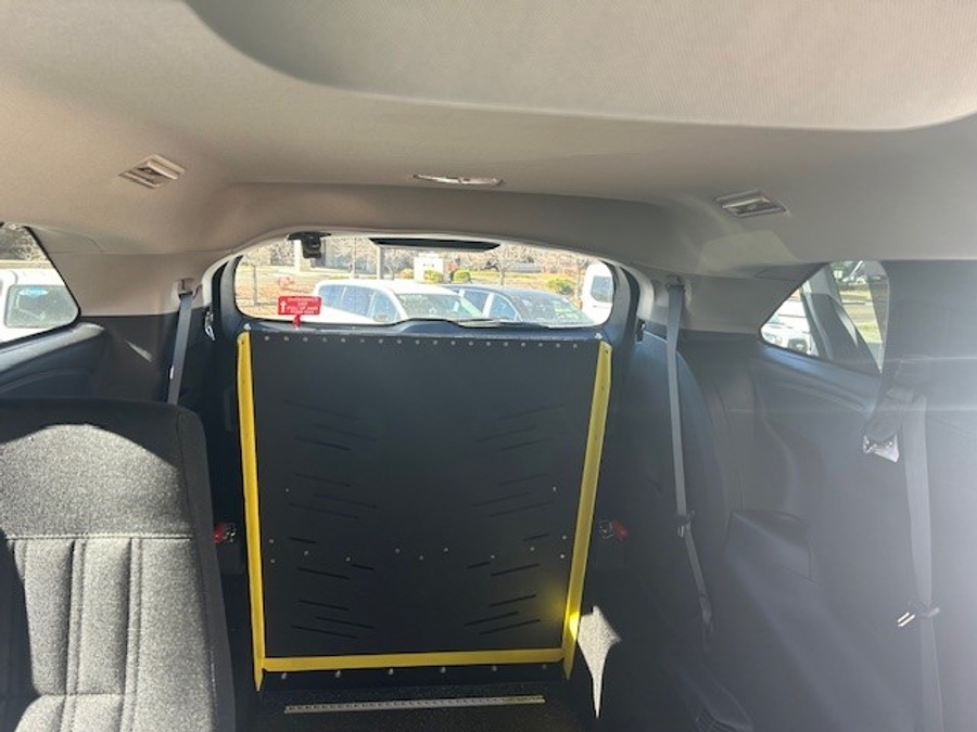 New 2025 Toyota Sienna Hybrid LE - Vantage Mobility Commercial Rear Entry Entry Fold Out Manual Ramp