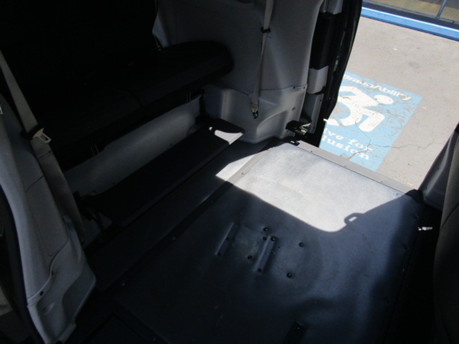 Used 2018 Chrysler Pacifica Touring L - BraunAbility Side Entry In Floor Automatic Ramp