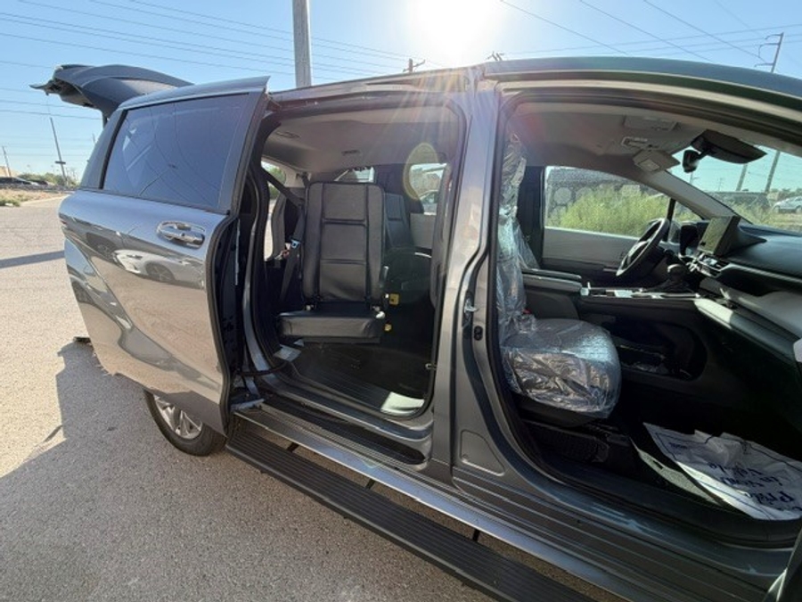 New 2026 Toyota Sienna Hybrid LE - Vantage Mobility Rear Entry Fold Out Manual Ramp