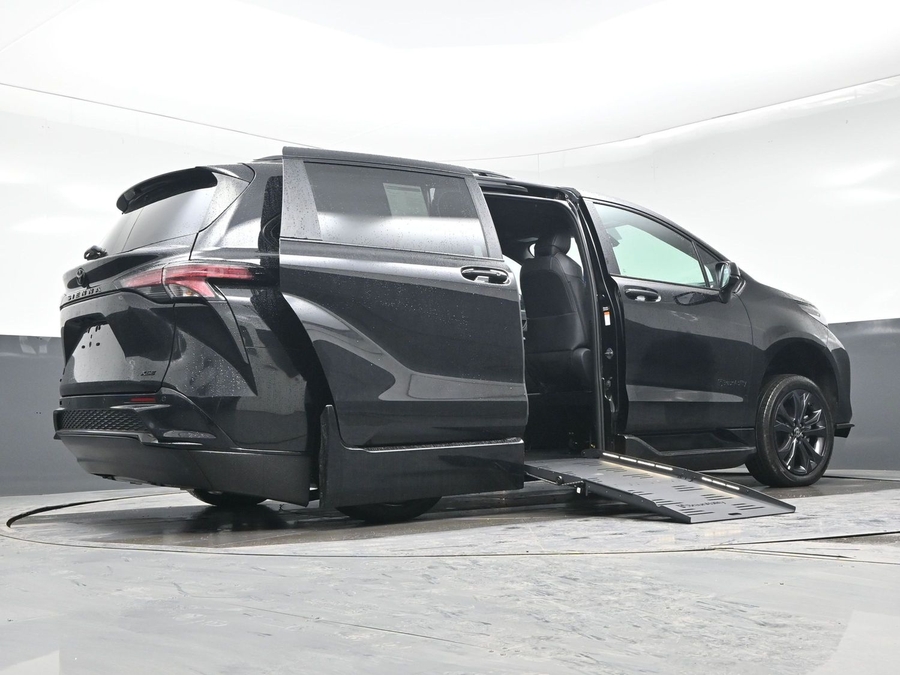 New 2025 Toyota Sienna Hybrid XSE Sport - BraunAbility Side Entry Entry Fold Out Automatic Ramp