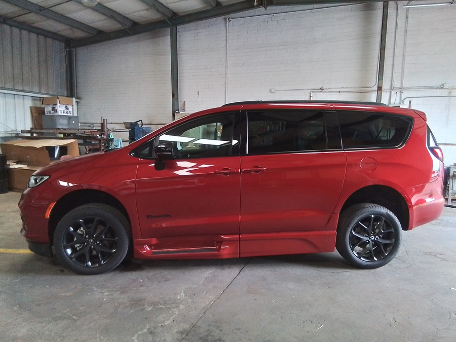 Red Chrysler Pacifica image number 25