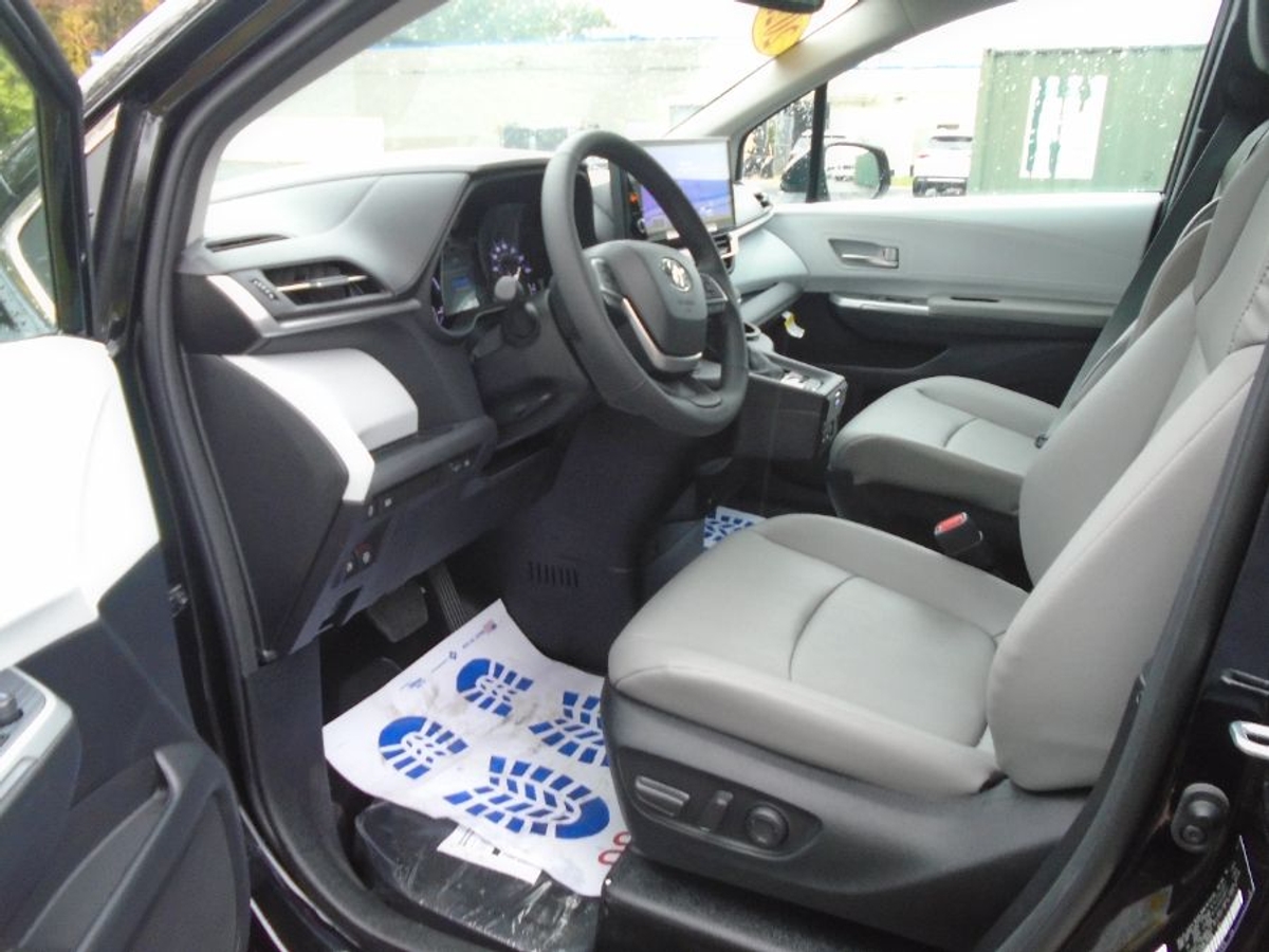 2025 TOYOTA SIENNA - Image 5