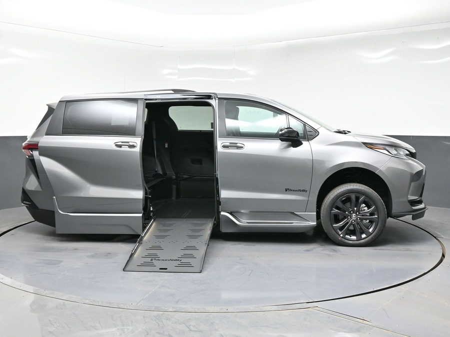 New 2026 Toyota Sienna Hybrid XSE Sport - BraunAbility Side Entry Entry Fold Out Automatic Ramp