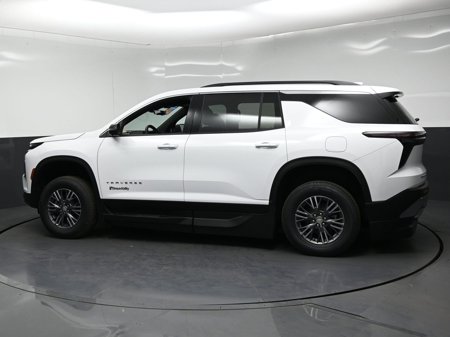 New 2026 Chevrolet Traverse 1LT - BraunAbility Side Entry In Floor Automatic Ramp