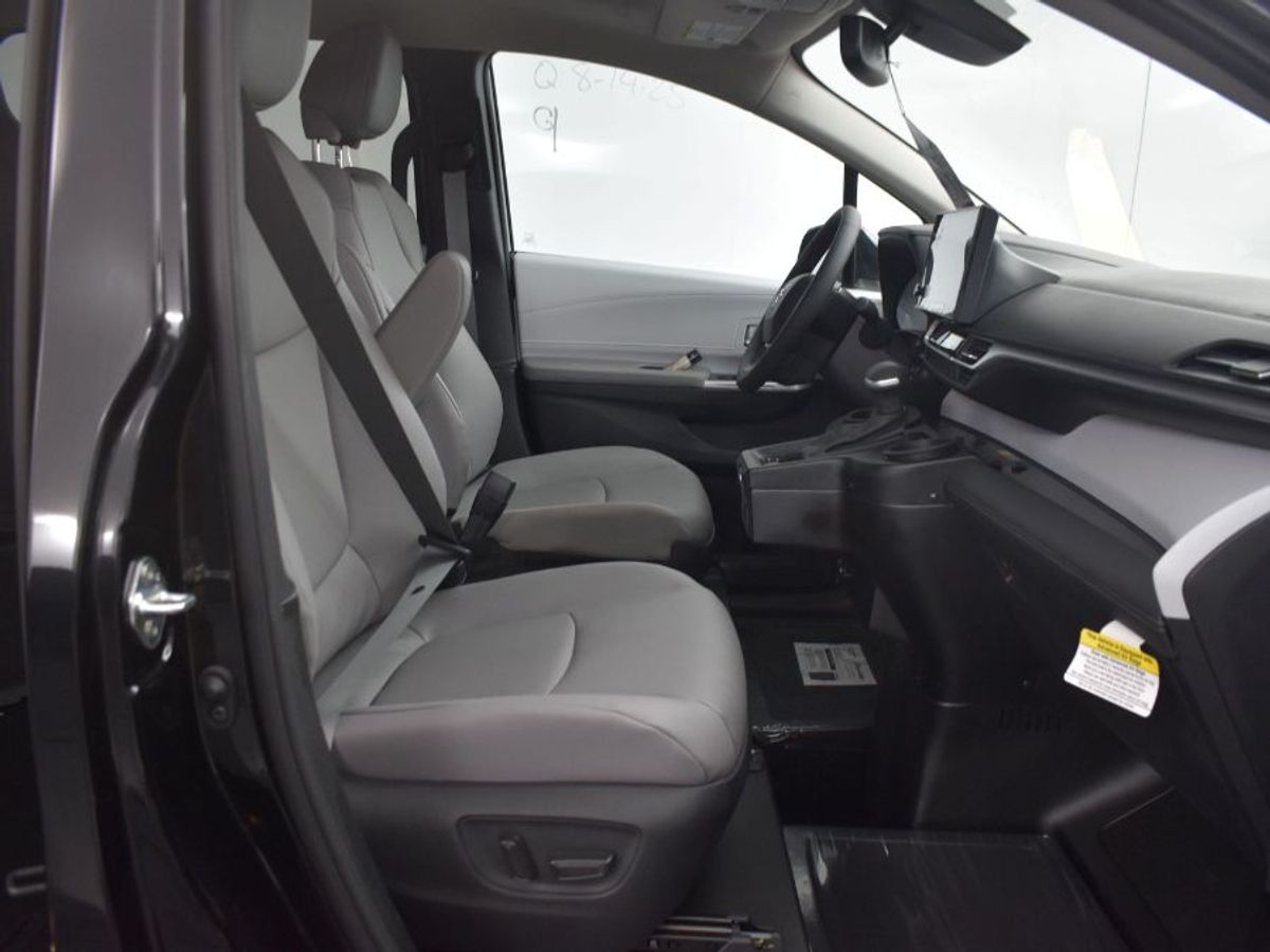 2025 TOYOTA SIENNA - Image 9