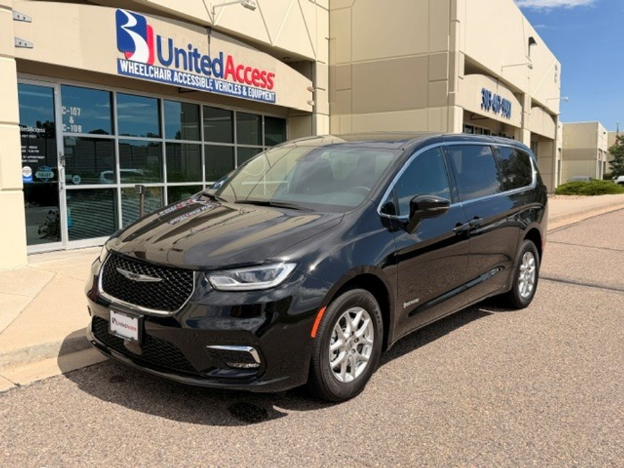 Used 2024 Chrysler Pacifica Touring - Driverge Side Entry Fold Out Automatic Ramp