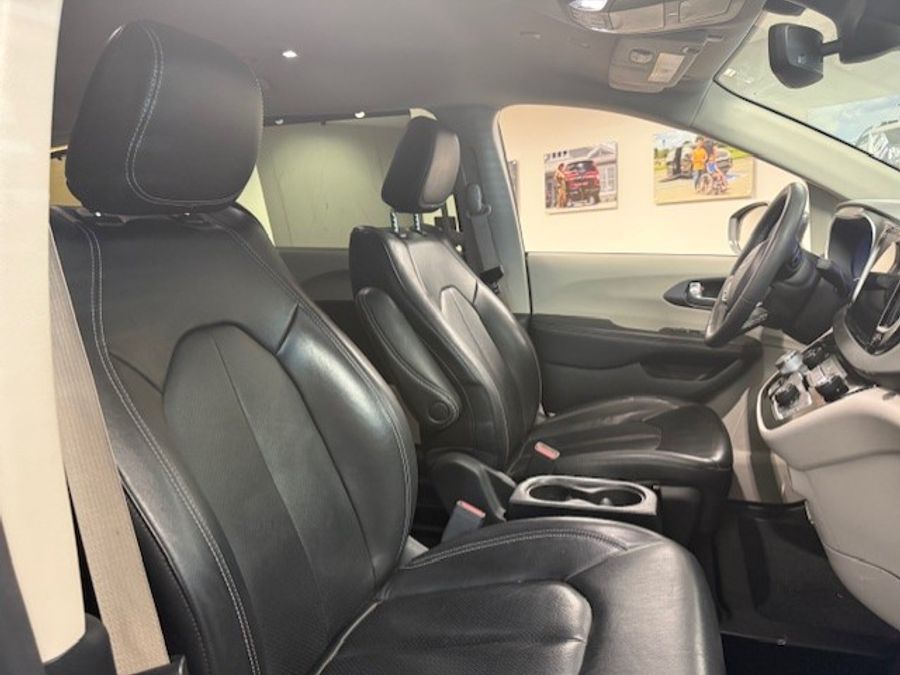 Used 2022 Chrysler Pacifica Touring L - BraunAbility Side Entry Entry Fold Out Automatic Ramp