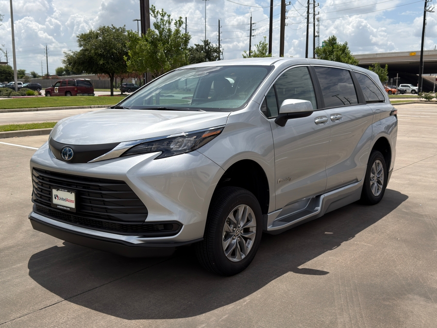 Used 2025 Toyota Sienna Hybrid LE - BraunAbility Side Entry Fold Out Automatic Ramp