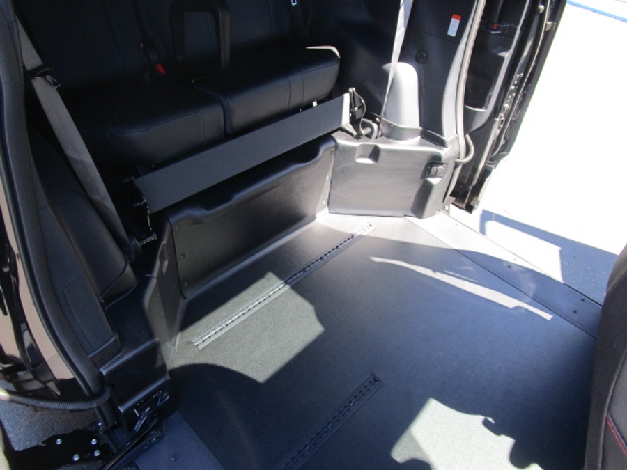 New 2025 Toyota Sienna Hybrid XSE Sport - BraunAbility Side Entry Entry Fold Out Automatic Ramp