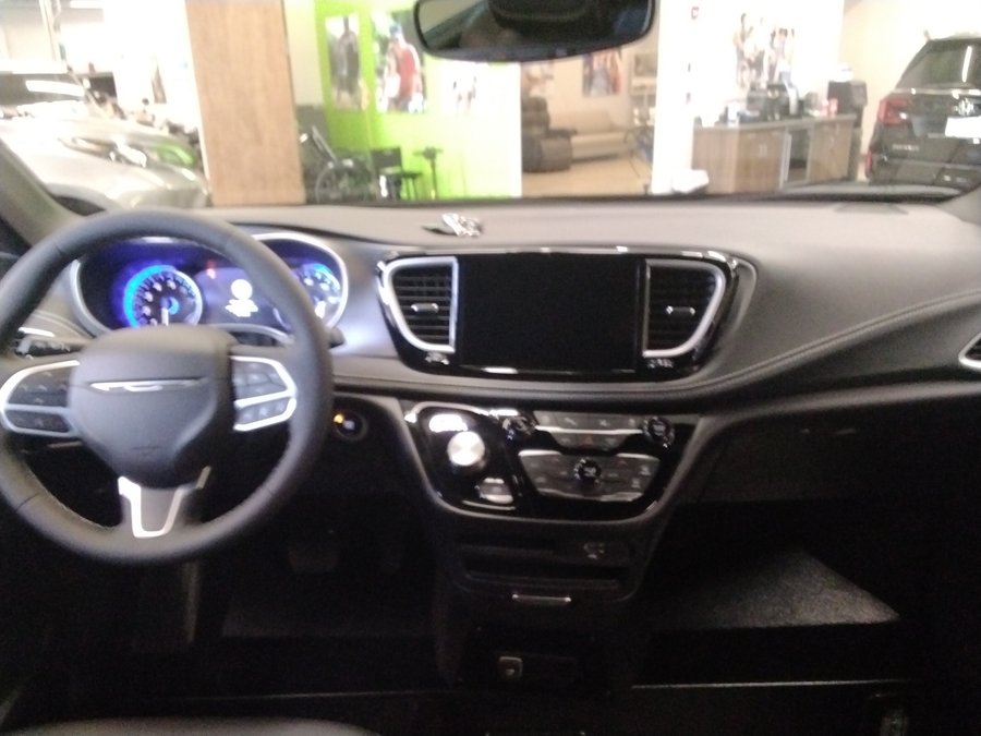 White Chrysler Pacifica image number 8