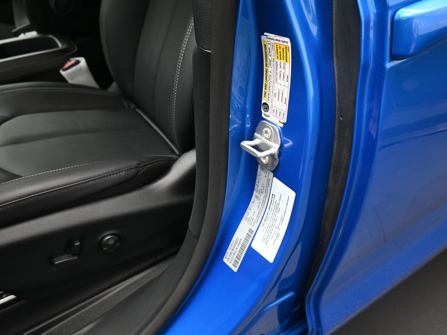 Blue Chrysler Pacifica image number 19