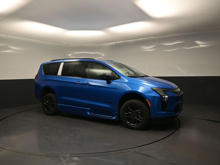 New 2027 Chrysler Pacifica Select Sport - BraunAbility Side Entry Fold Out Automatic Ramp