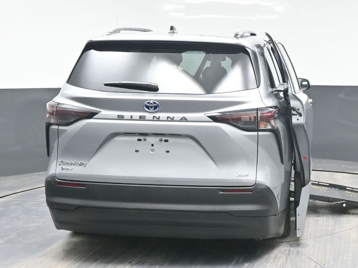 2025 TOYOTA SIENNA - Image 4