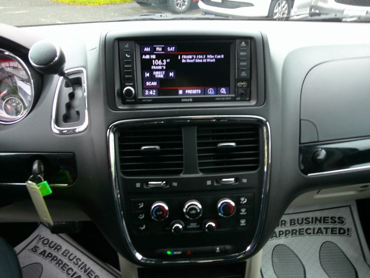 Red Dodge Grand Caravan image number 13