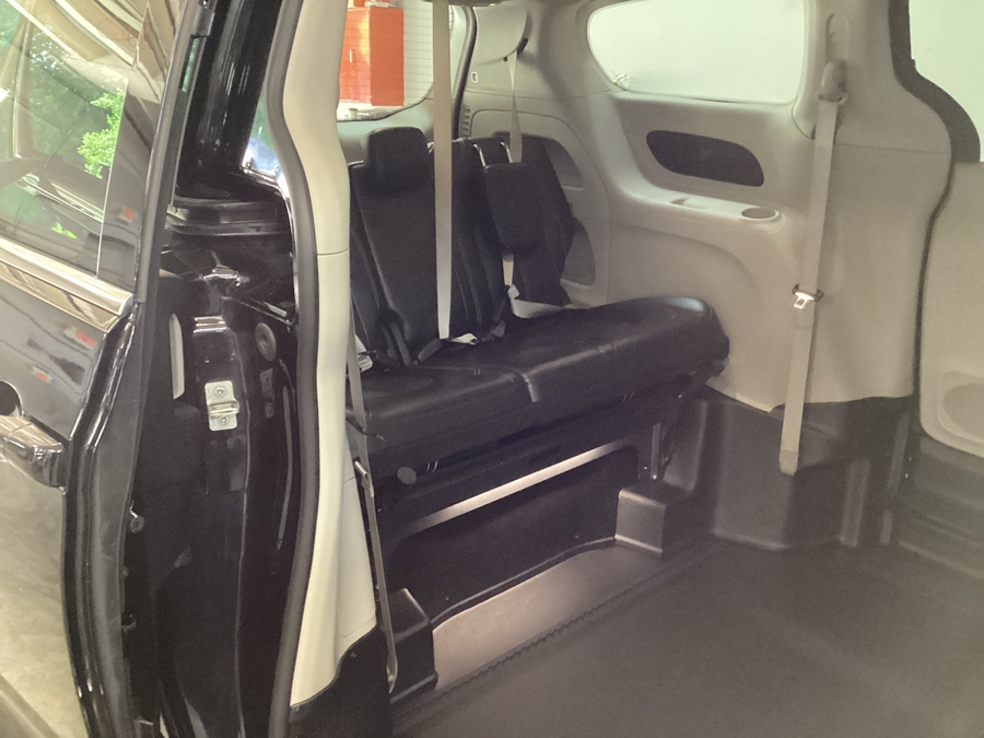 Número de imagen Chrysler Pacifica negro 4