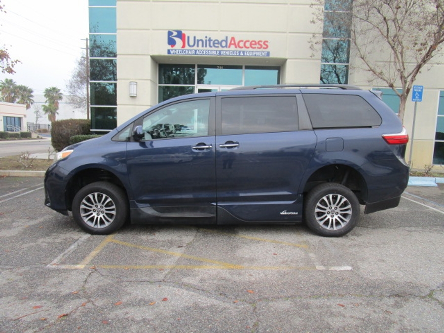 Used 2018 Toyota Sienna XLE Base - VMI Side Entry Entry In Floor Automatic Ramp
