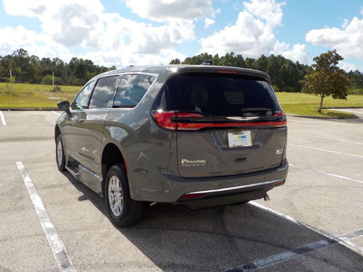 2025 CHRYSLER PACIFICA - Image 30