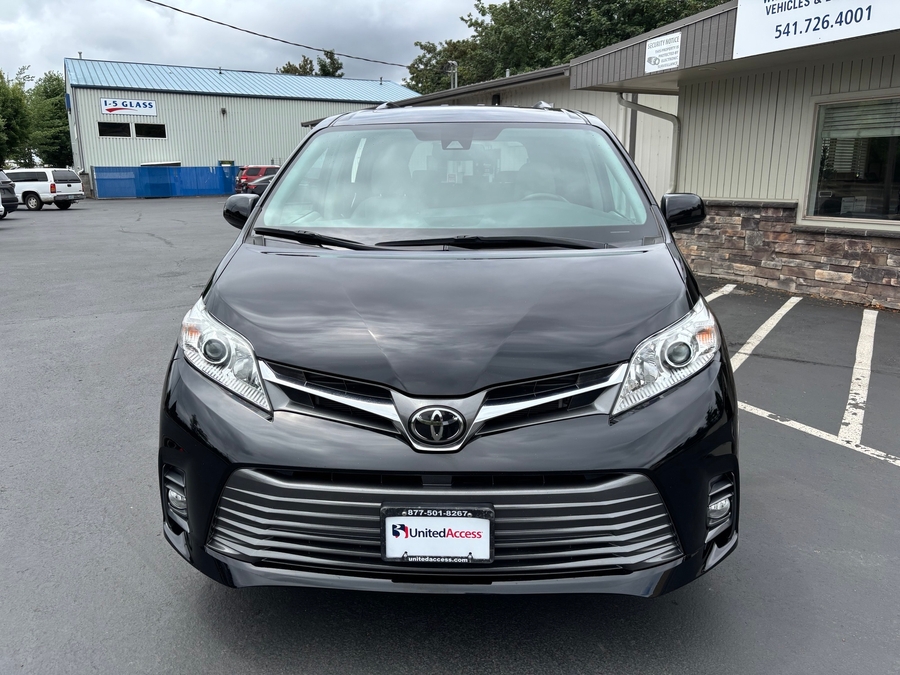 Used 2020 Toyota Sienna XLE Premium - BraunAbility Side Entry In Floor Automatic Ramp