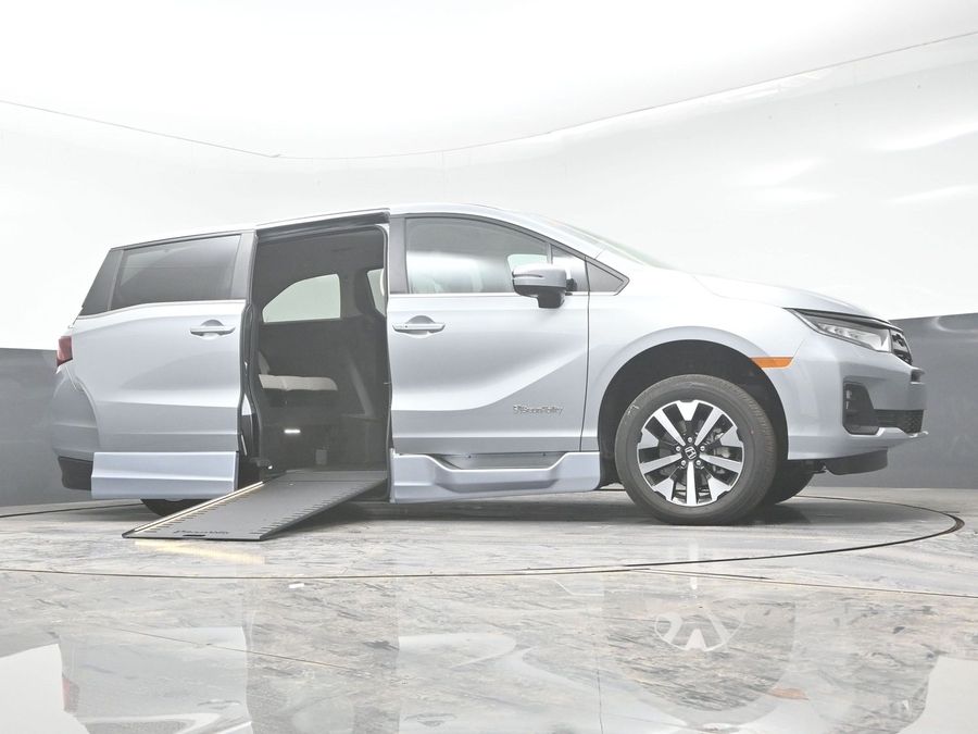 New 2026 Honda Odyssey EX-L - BraunAbility Side Entry Entry In Floor Automatic Ramp