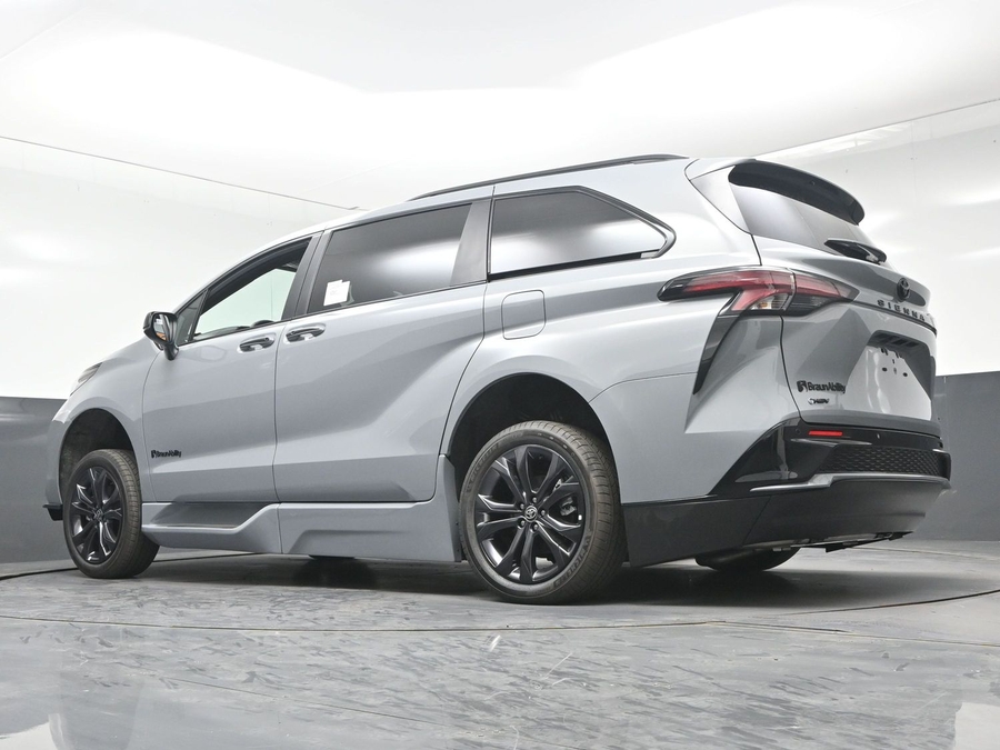 New 2026 Toyota Sienna Hybrid XSE Sport - BraunAbility Side Entry Fold Out Automatic Ramp