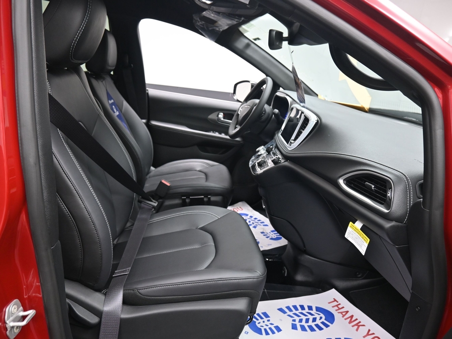 New 2027 Chrysler Pacifica Select Safety - BraunAbility Side Entry In Floor Automatic Ramp