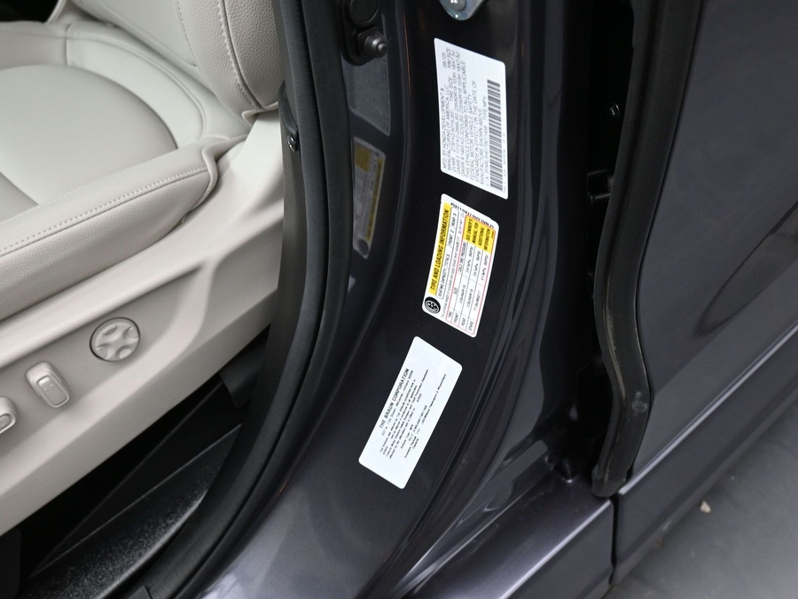 Grey Honda Odyssey image number 13