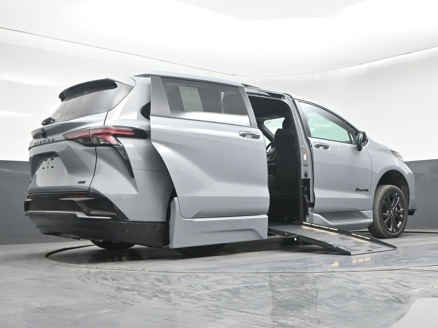 New 2026 Toyota Sienna Hybrid XSE Sport - BraunAbility Side Entry Fold Out Automatic Ramp