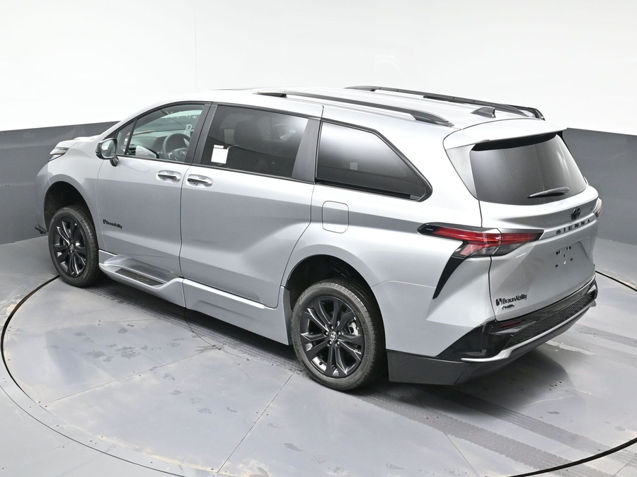 New 2025 Toyota Sienna Hybrid XSE Sport - BraunAbility Side Entry Entry In Floor Automatic Ramp