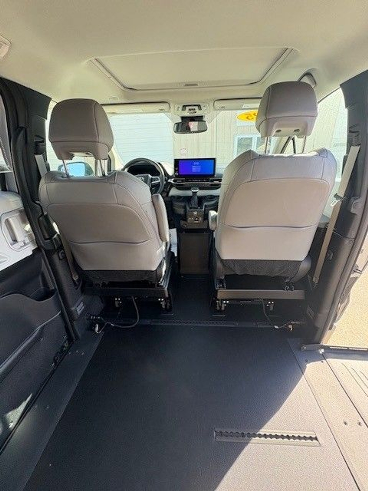 2025 TOYOTA SIENNA - Image 2