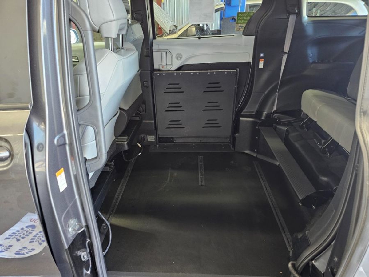 2025 TOYOTA SIENNA - Image 6