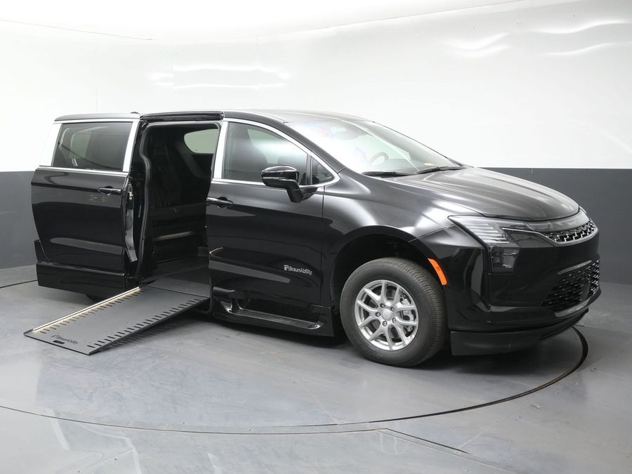 Black Chrysler Pacifica with Side Entry Automatic In Floor ramp